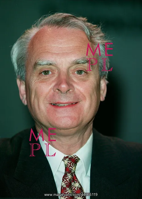  : Robert Maclennan MP