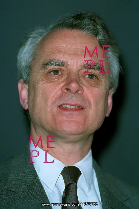  : Robert Maclennan MP