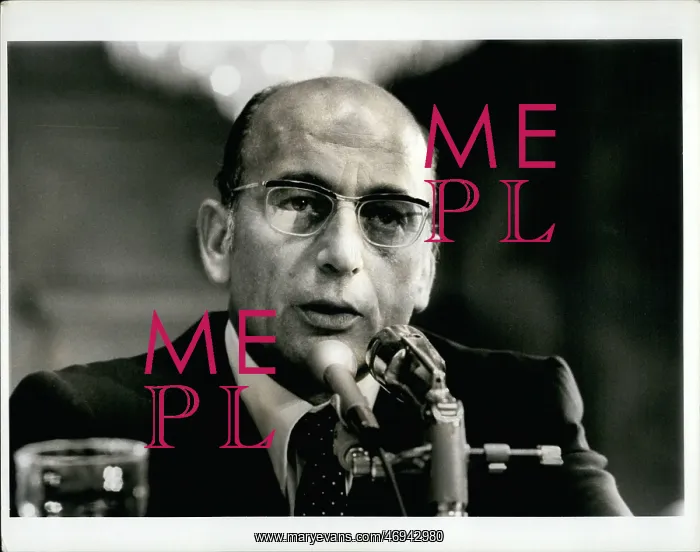 : Robert Mardian testifying before Watergate hearing : Robert Mardian testifying before Watergate hearing