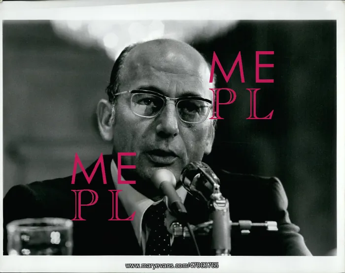 : Robert Mardian testifying before Watergate hearing : Robert Mardian testifying before Watergate hearing