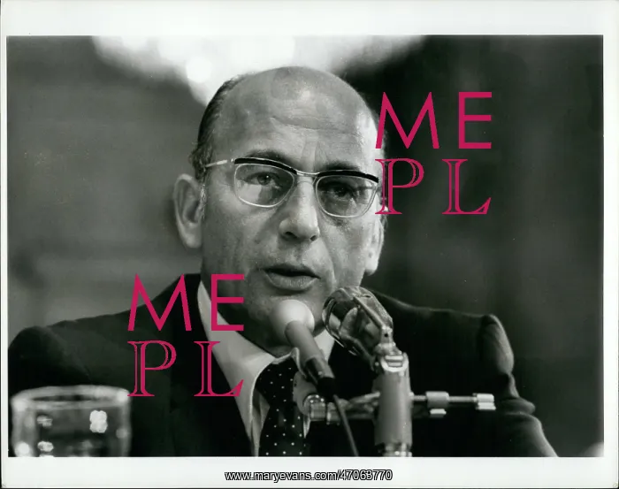 : Robert Mardian testifying before Watergate hearing : Robert Mardian testifying before Watergate hearing