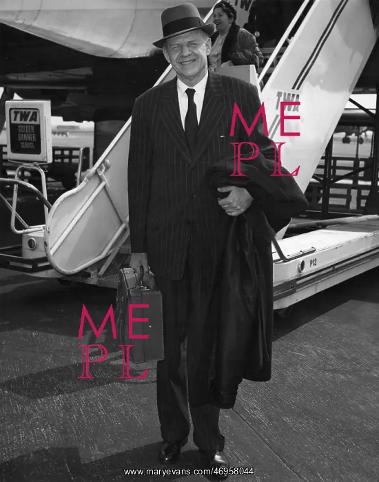 : Robert Murphy, diplomat, en route to Washington : Robert Murphy, diplomat, en route to Washington
