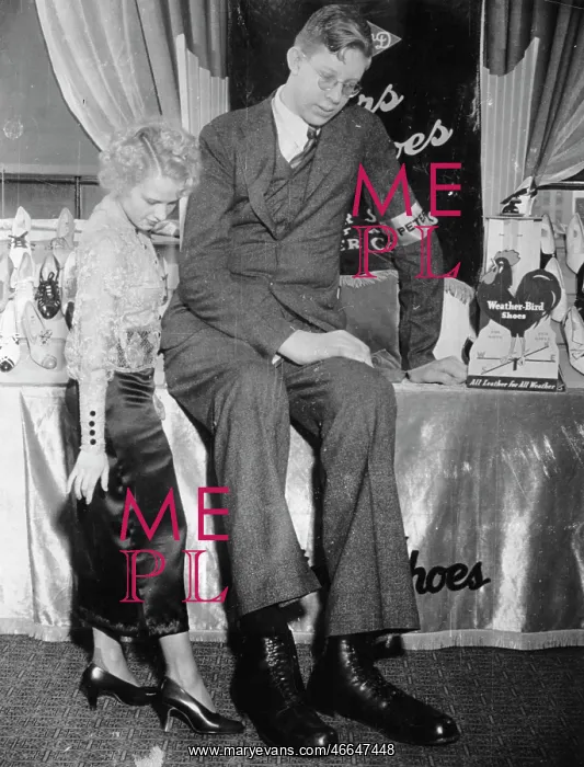 : Robert Pershing Wadlow (1918-1940) : Robert Pershing Wadlow (1918-1940)