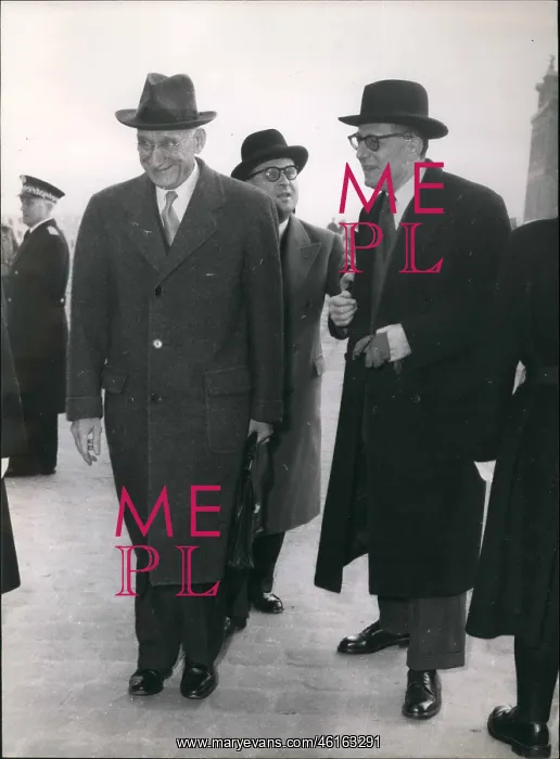 : Robert Schuman and Maurice Schumann at Versailles : Robert Schuman and Maurice Schumann at Versailles