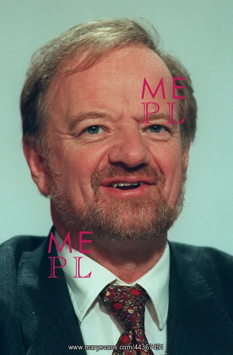  : Robin Cook MP