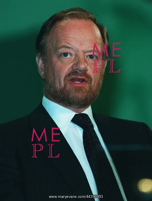  : Robin Cook MP