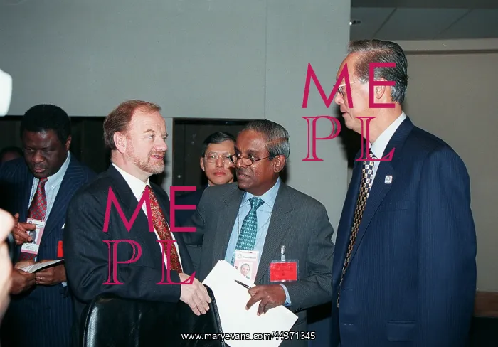 : Robin Cook Talks To Goh Chok : Robin Cook Talks To Goh Chok