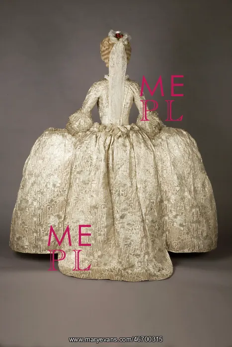 : The Rockingham mantua, c1760-5 : The Rockingham mantua, c1760-5