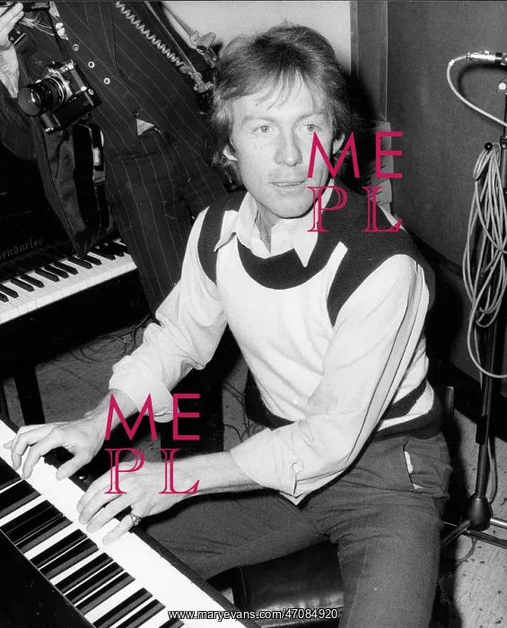 : Roddy Llewellyn : Roddy Llewellyn