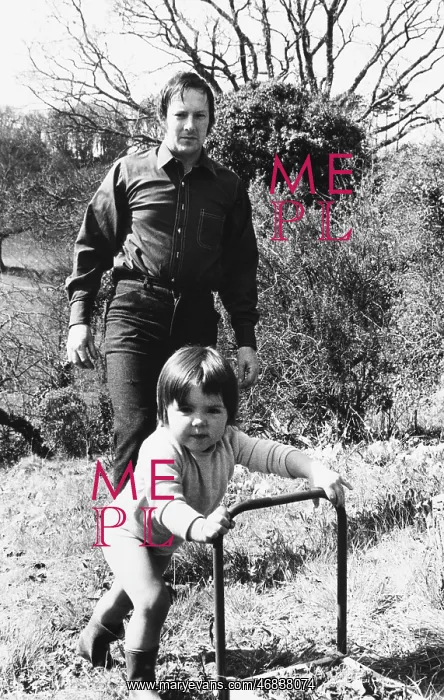 : Roger Mayne and daughter Katkin : Roger Mayne and daughter Katkin