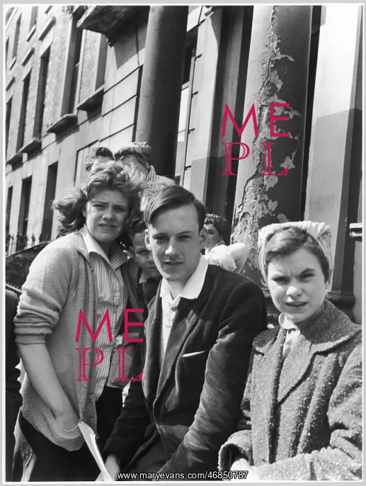 : ROGER MAYNE IN STREET : ROGER MAYNE IN STREET