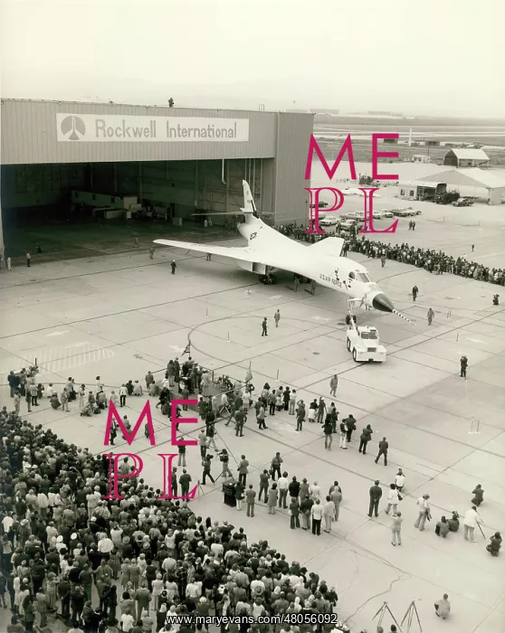 : Roll-out of the first Rockwell B-1A 74-0158 : Roll-out of the first Rockwell B-1A 74-0158