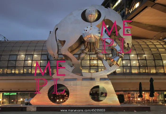 : Rolling Horse sculpture, Hauptbahnhof, Berlin, Germany : Rolling Horse sculpture, Hauptbahnhof, Berlin, Germany