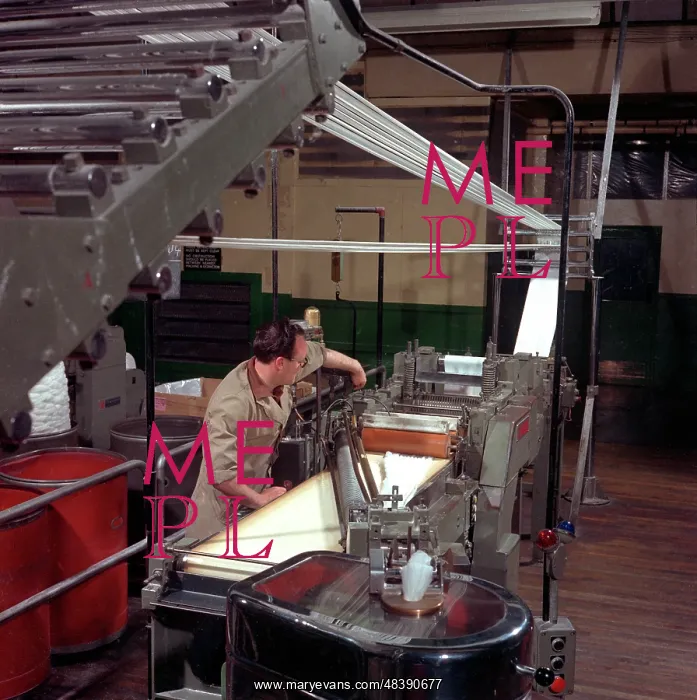 : Rolling Woollen thread - Patons & Baldwins : Rolling Woollen thread - Patons & Baldwins