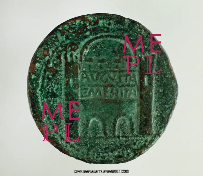 : Roman coin. Dupondius. Reverse. Relief depicting the gate of : Roman coin. Dupondius. Reverse. Relief depicting the gate of