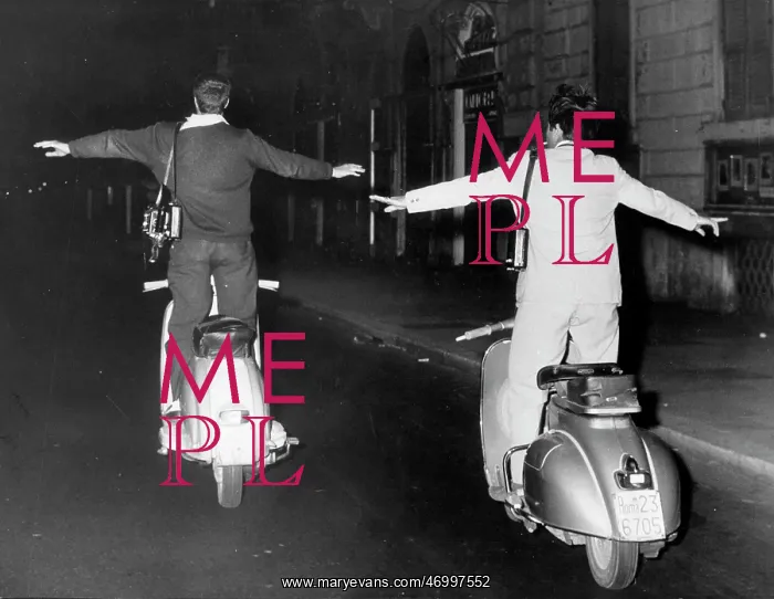 : Roman paparazzi stand on vespas : Roman paparazzi stand on vespas