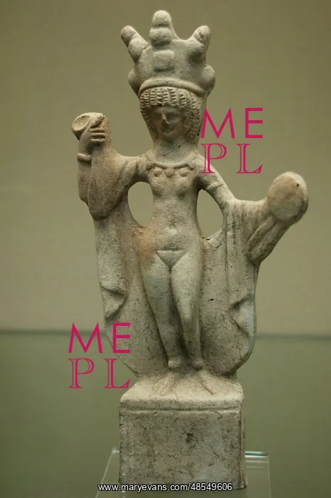 : Roman statuette of Venus holding a mirror. 2nd century AD : Roman statuette of Venus holding a mirror. 2nd century AD