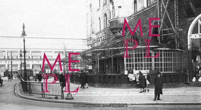 : Romanesque Cafe : Romanesque Cafe
