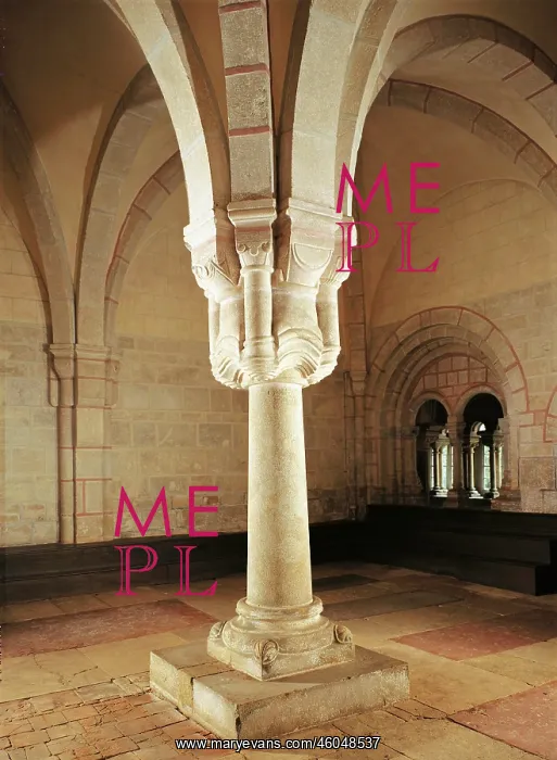 : Romanesque middle column with richly divided capitals : Romanesque middle column with richly divided capitals