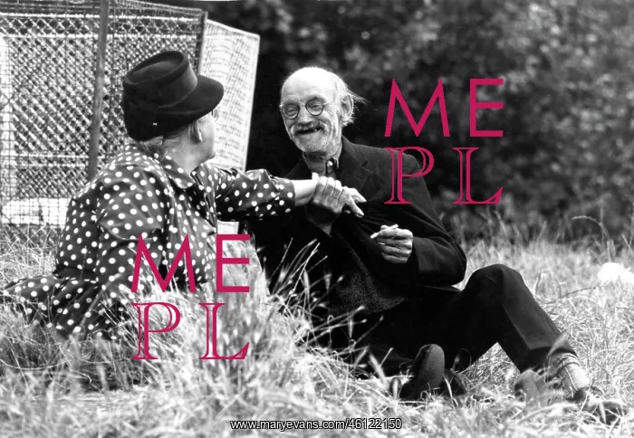 : Romantic old couple by waste bin, Hampstead Heath : Romantic old couple by waste bin, Hampstead Heath