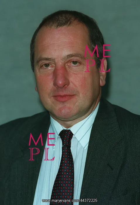  : Ron Davies MP