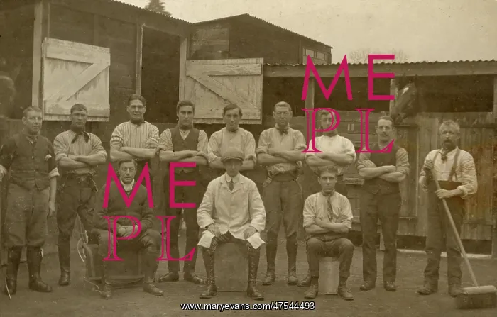 : Ronald Farquharson Chittern Racing Stables, England : Ronald Farquharson Chittern Racing Stables, England