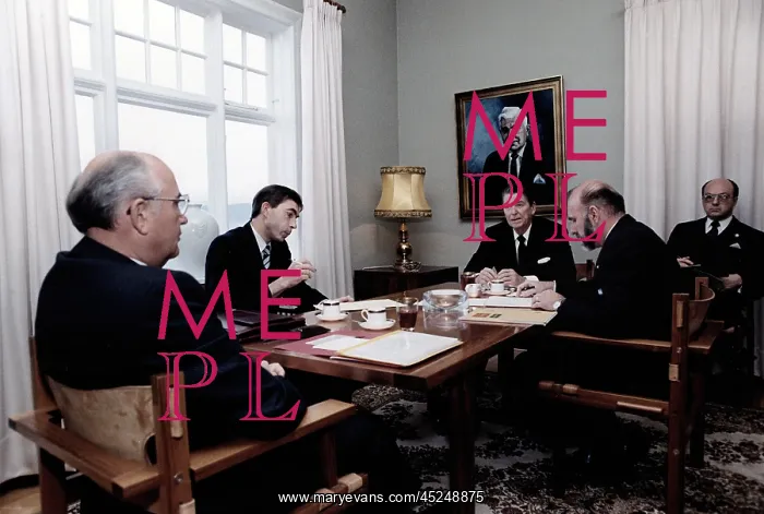 : Ronald Reagan. General Secretary Gorbachev (L) : Ronald Reagan. General Secretary Gorbachev (L)