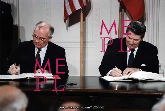 : Ronald Reagan. General Secretary Gorbachev (L) : Ronald Reagan. General Secretary Gorbachev (L)