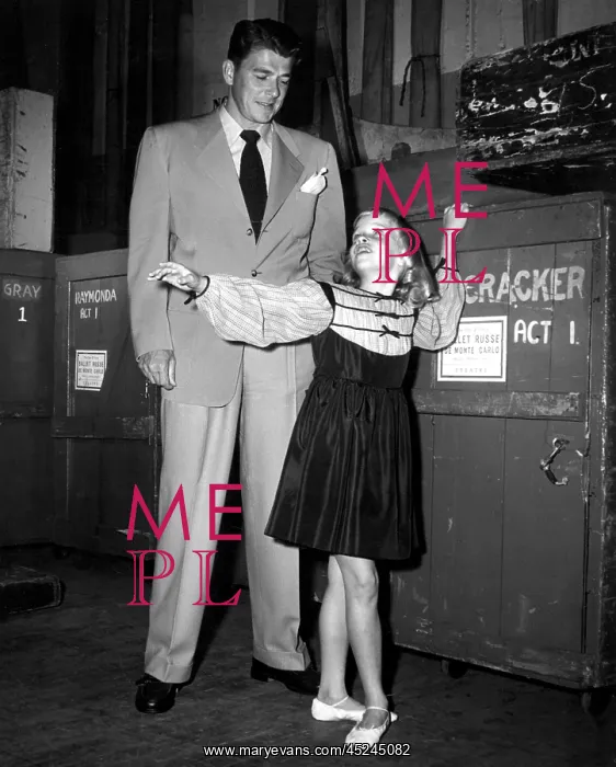 : Ronald Reagan, Maureen Reagan, 1947? : Ronald Reagan, Maureen Reagan, 1947?