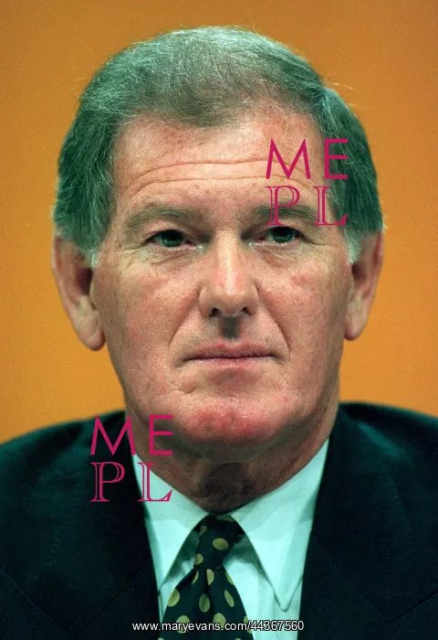  : Ronnie Fearn MP