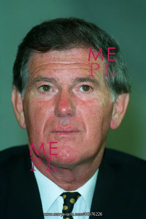  : Ronnie Fearn MP