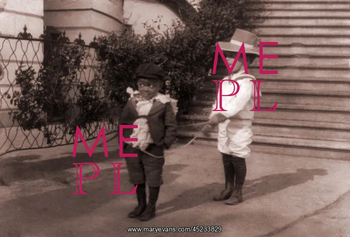 : Roosevelt Quentin (1897-1918), playing with ? : Roosevelt Quentin (1897-1918), playing with ?