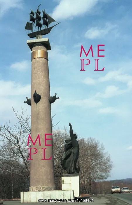 : Rostral Column in Vladivostok, 1995 : Rostral Column in Vladivostok, 1995