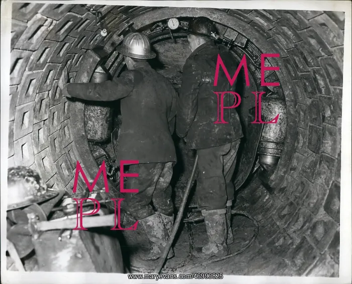 : Rotating shield tunnelling demonstrated, Derbyshire : Rotating shield tunnelling demonstrated, Derbyshire