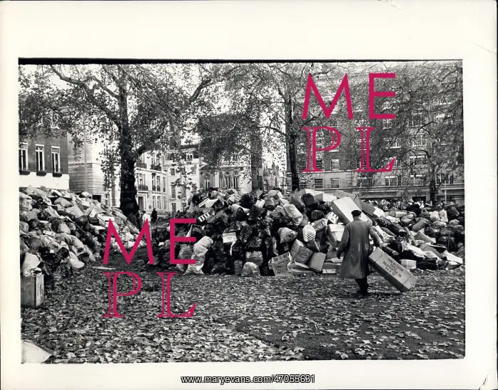 : Rotting garbage during strike in Berkeley Square, London : Rotting garbage during strike in Berkeley Square, London