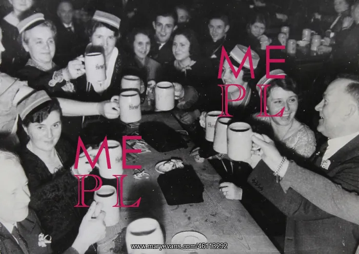 : Round table with a Bock Beer Festival : Round table with a Bock Beer Festival