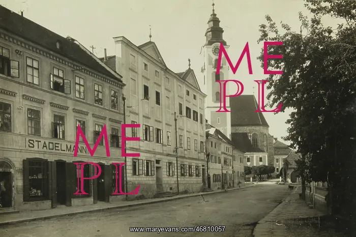 : Row of houses with the parish church of Eferding : Row of houses with the parish church of Eferding