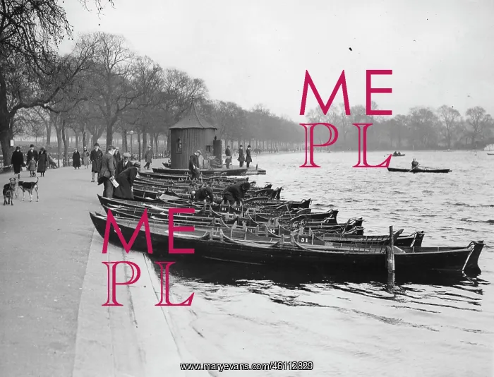 : Rowing boats on the Serpentine in Hyde : Rowing boats on the Serpentine in Hyde