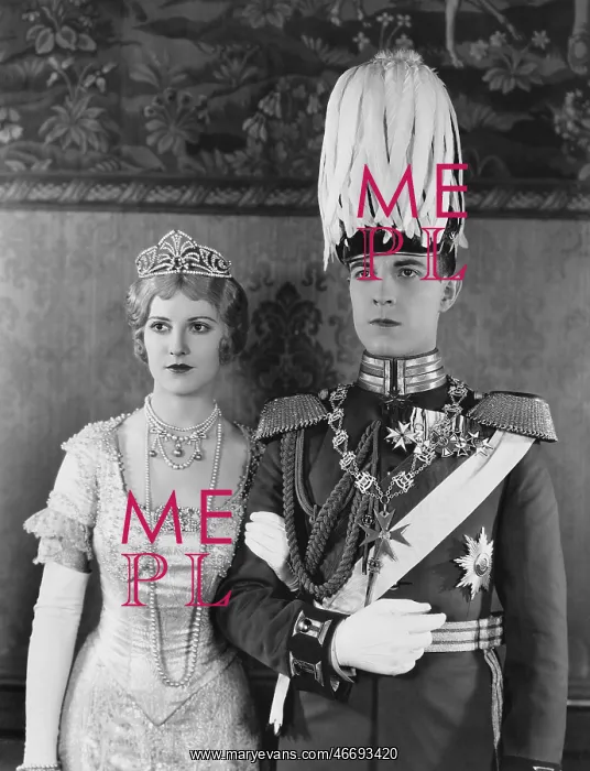 : ROYAL COUPLE : ROYAL COUPLE