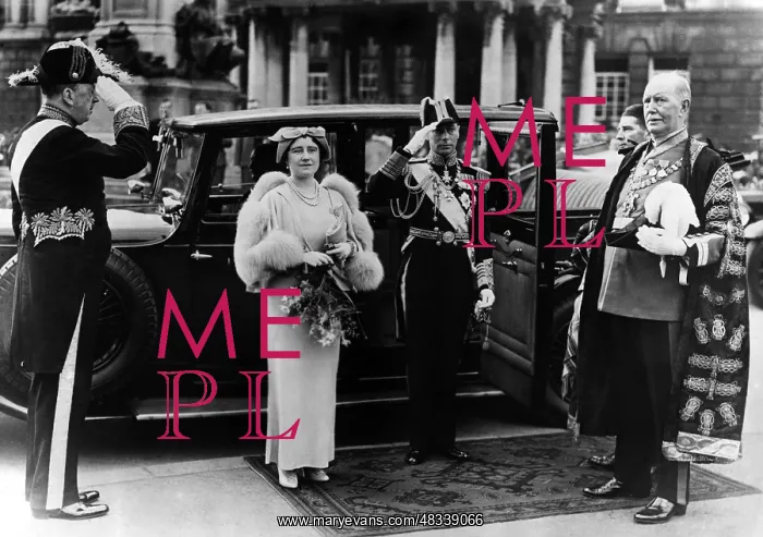 : The royal couple on their arrival in Belfast, 1937 : The royal couple on their arrival in Belfast, 1937
