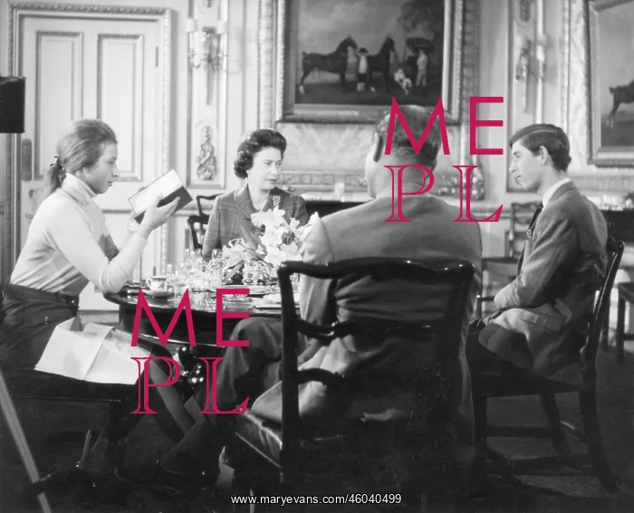 : Royal family having lunch : Royal family having lunch