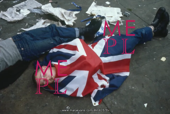 : Royal Wedding - Asleep beneath the Union Flag : Royal Wedding - Asleep beneath the Union Flag
