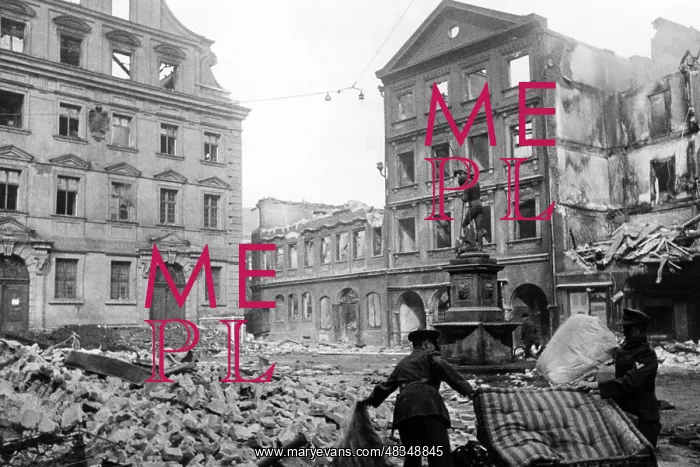 : Rubble at the Metzgplatz in Augsburg, 1945 : Rubble at the Metzgplatz in Augsburg, 1945