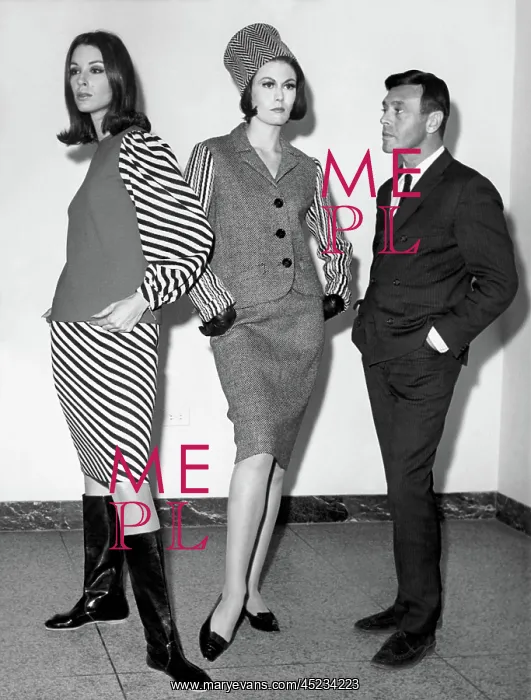 : Rudi Gernreich with models, 1963. ? : Rudi Gernreich with models, 1963. ?