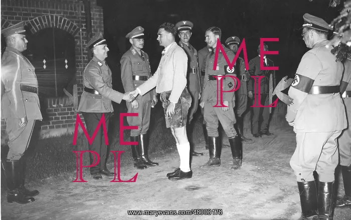 : Rudolf He?? with representatives of foreign NSDAP divisions : Rudolf He?? with representatives of foreign NSDAP divisions