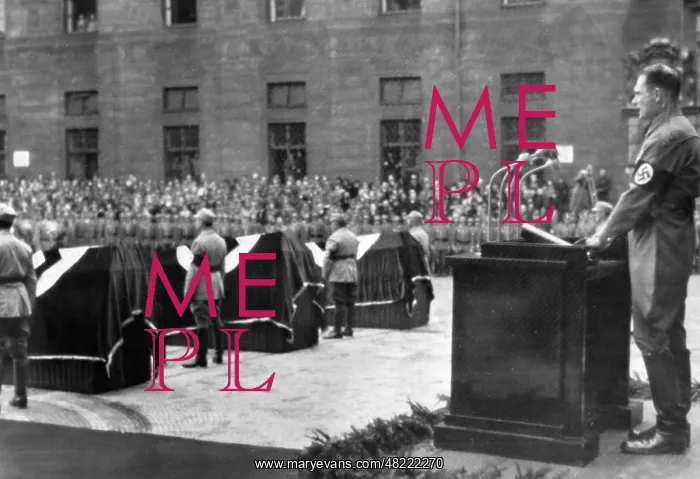 : Rudolf Hess at the funeral of the dead of the Buergerbra : Rudolf Hess at the funeral of the dead of the Buergerbra