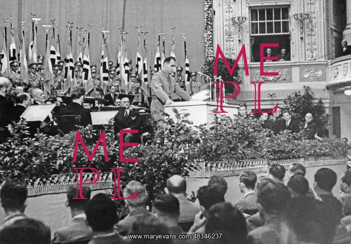 : Rudolf Hess holding a speech in Vienna, 1939 : Rudolf Hess holding a speech in Vienna, 1939