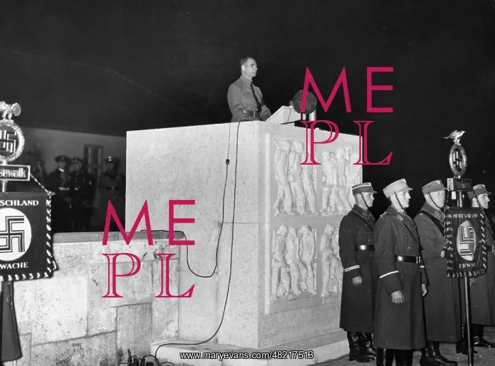 : Rudolf Hess at the monument for the Germans in Pasewalk, 193 : Rudolf Hess at the monument for the Germans in Pasewalk, 193