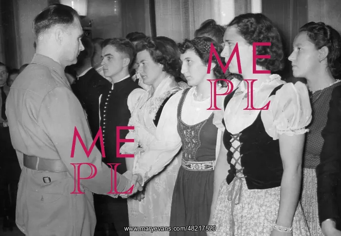 : Rudolf Hess receipts students in Munich, 1941 : Rudolf Hess receipts students in Munich, 1941