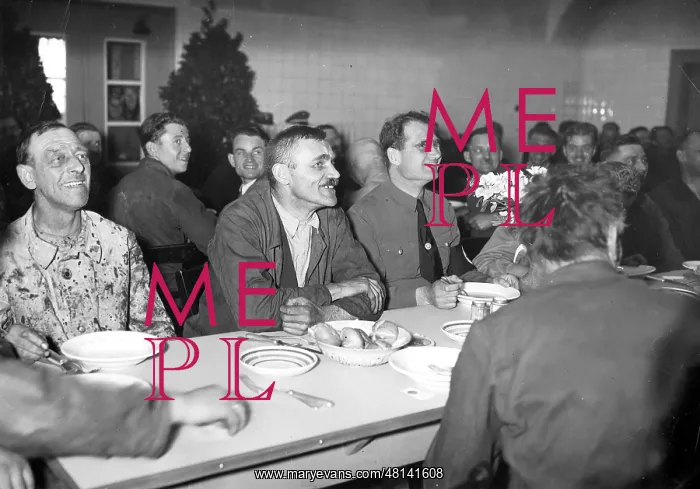: Rudolf Hess with workers, 1935 : Rudolf Hess with workers, 1935